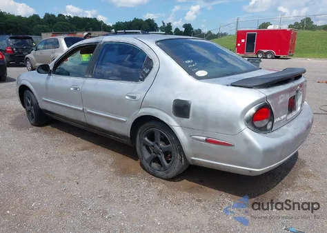 2000 Nissan Maxima Gle/Gxe/Se z USA, uszkodzony, nr VIN JN1CA31D9YT708225